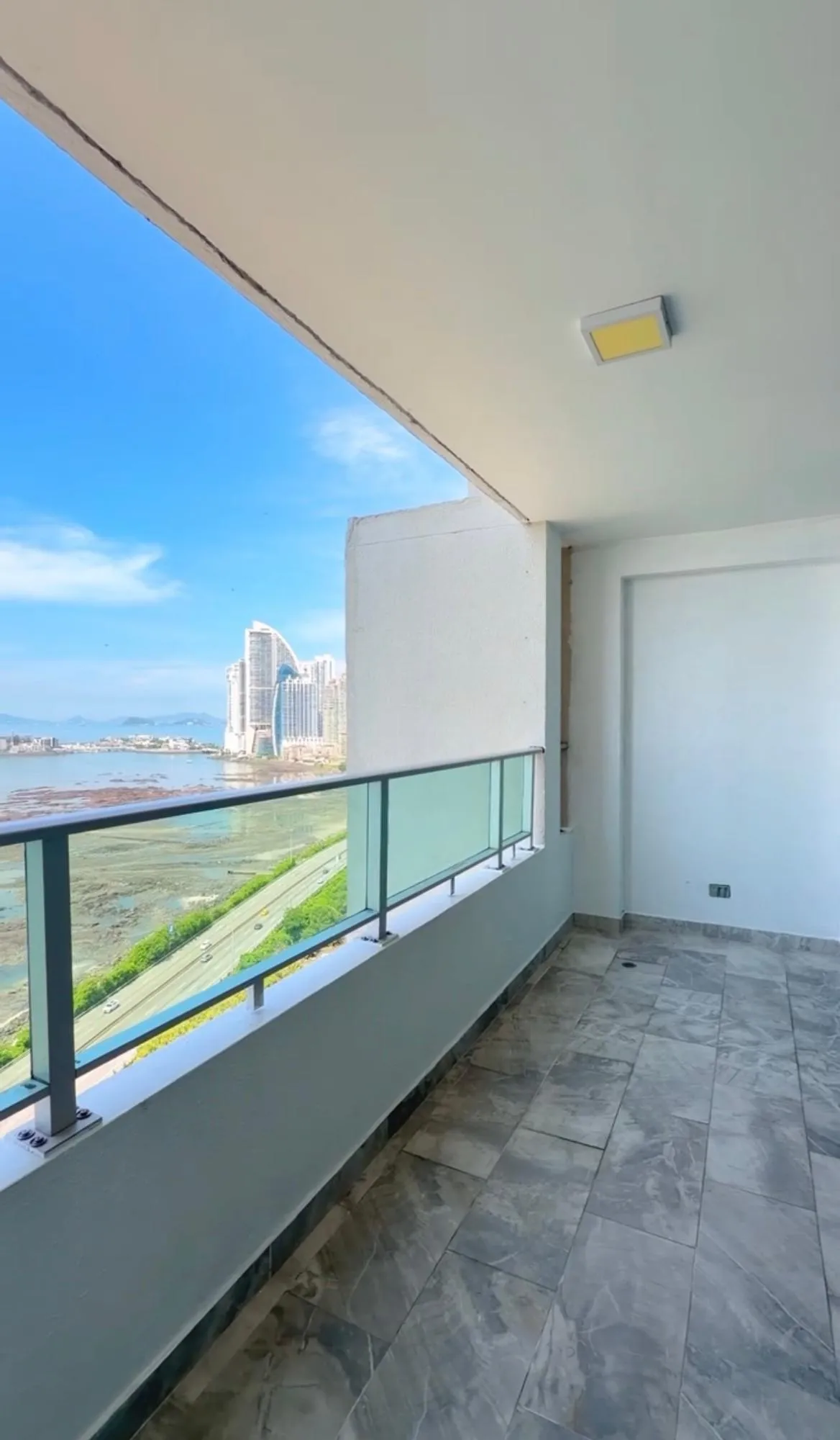 Apartment for sale facing the sea