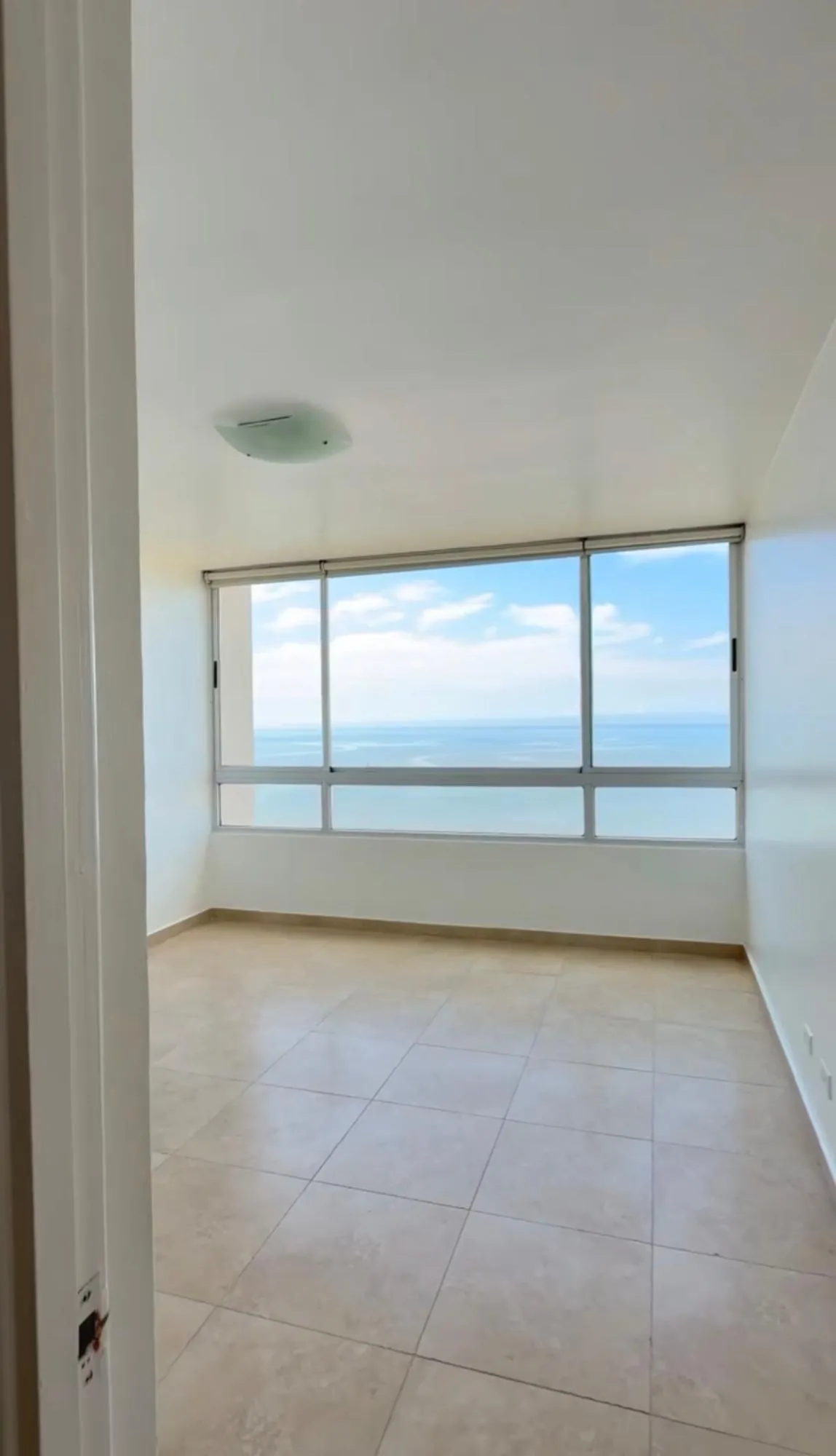 Apartment for sale facing the sea
