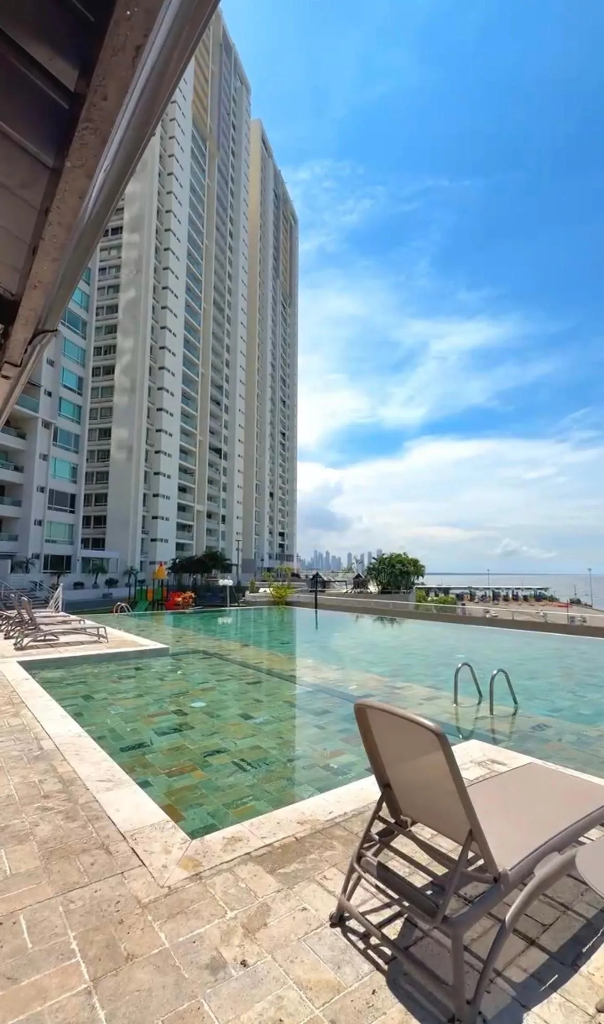 Apartment for sale facing the sea