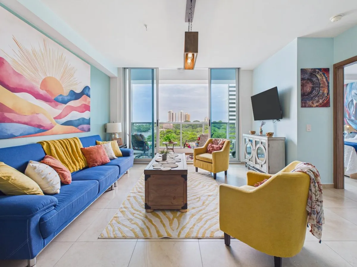 Vibrant 2 Bedroom Condo For Sale in Royal Palm