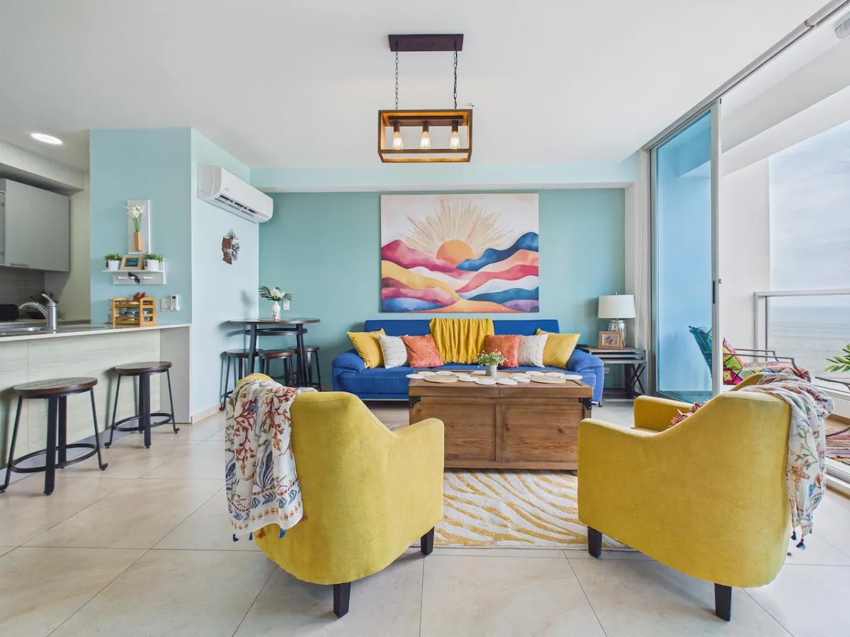 Vibrant 2 Bedroom Condo For Sale in Royal Palm