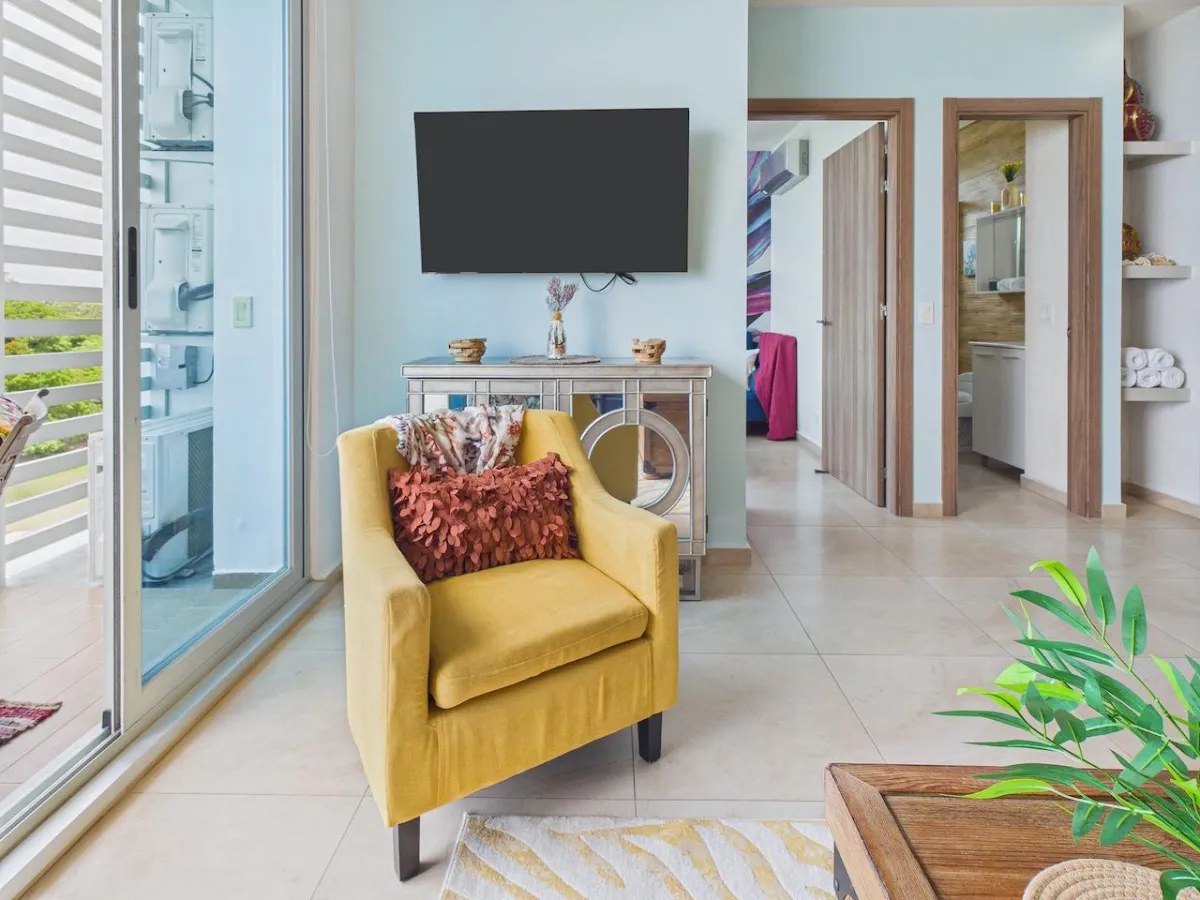 Vibrant 2 Bedroom Condo For Sale in Royal Palm