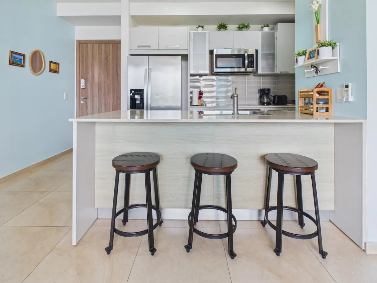 Vibrant 2 Bedroom Condo For Sale in Royal Palm