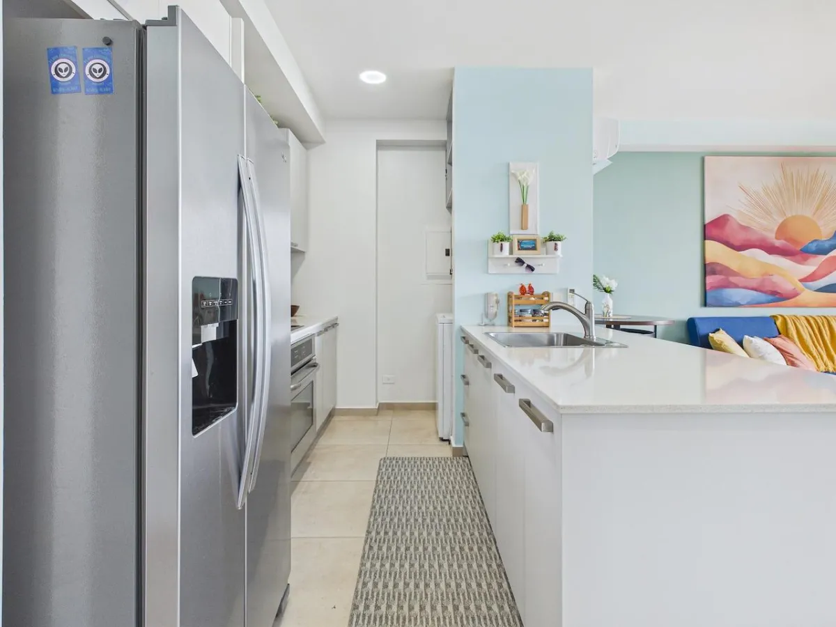Vibrant 2 Bedroom Condo For Sale in Royal Palm