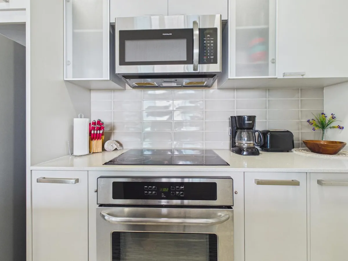 Vibrant 2 Bedroom Condo For Sale in Royal Palm