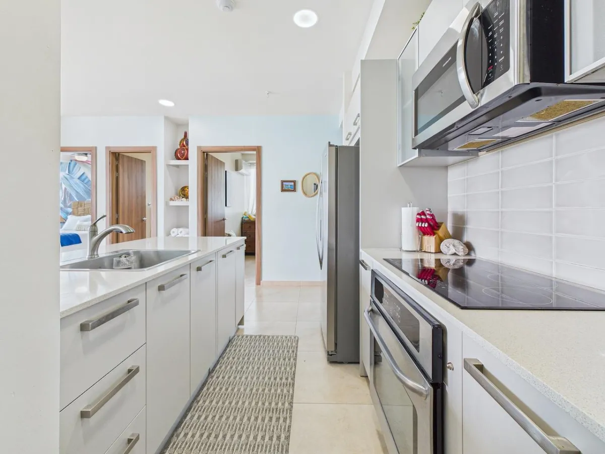 Vibrant 2 Bedroom Condo For Sale in Royal Palm