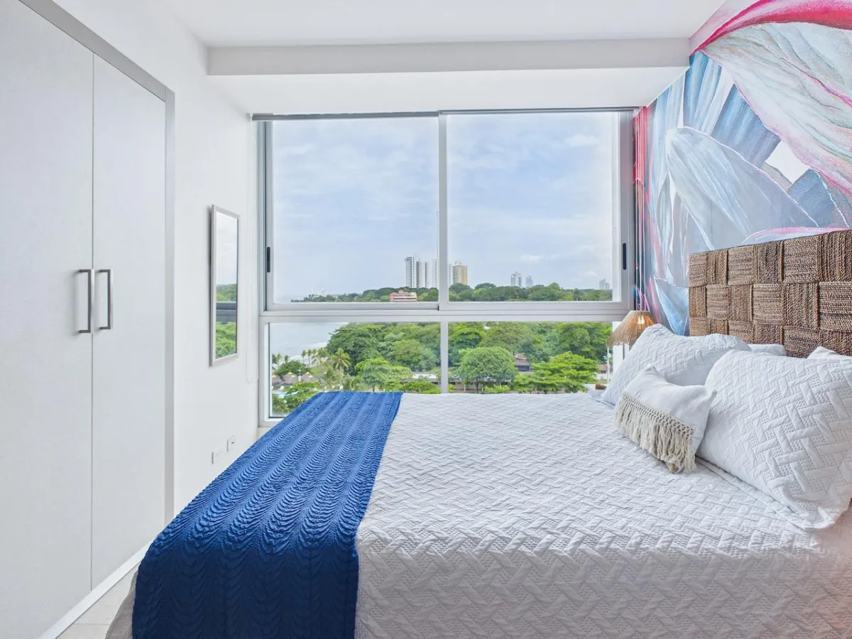 Vibrant 2 Bedroom Condo For Sale in Royal Palm