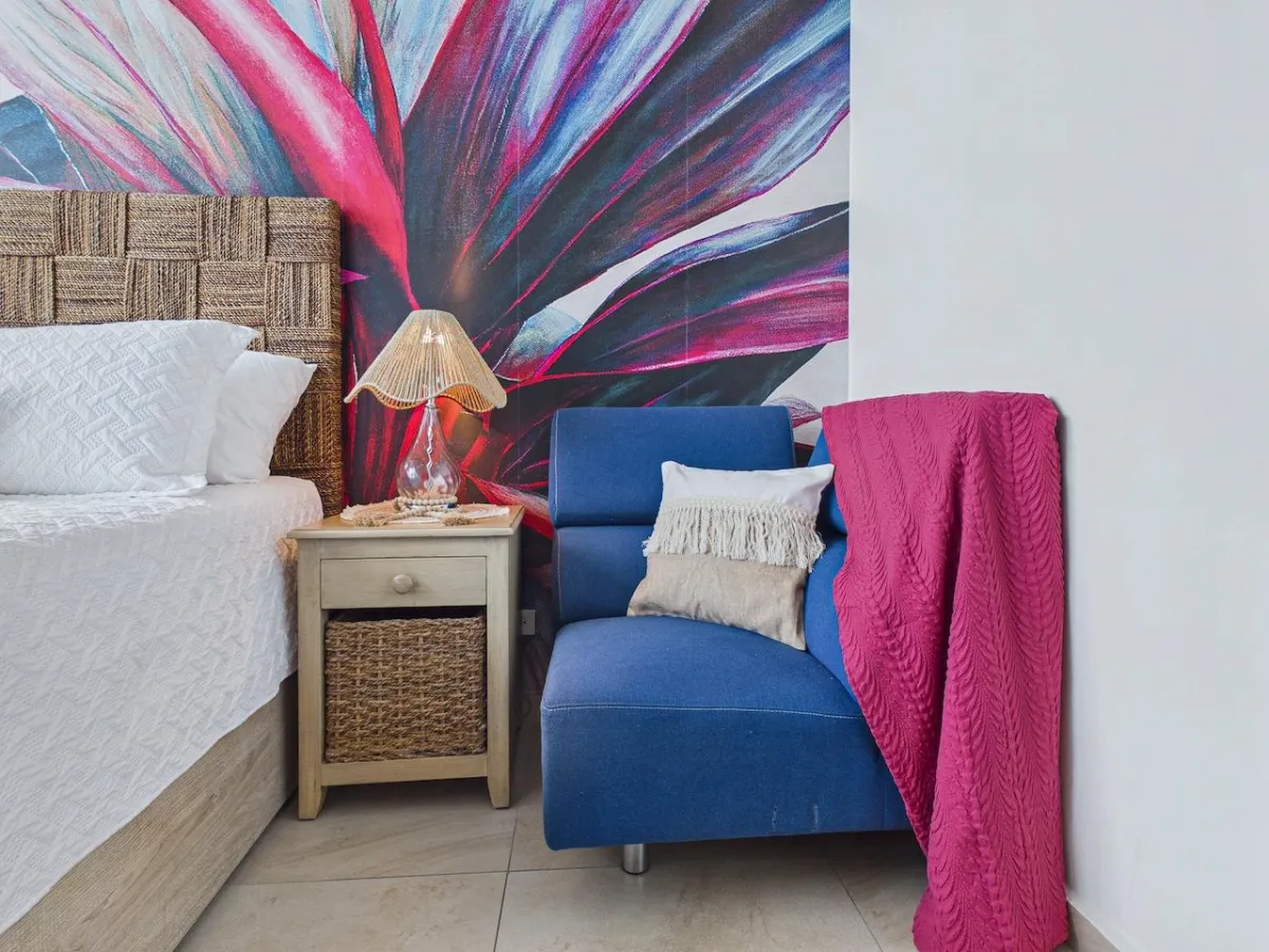 Vibrant 2 Bedroom Condo For Sale in Royal Palm