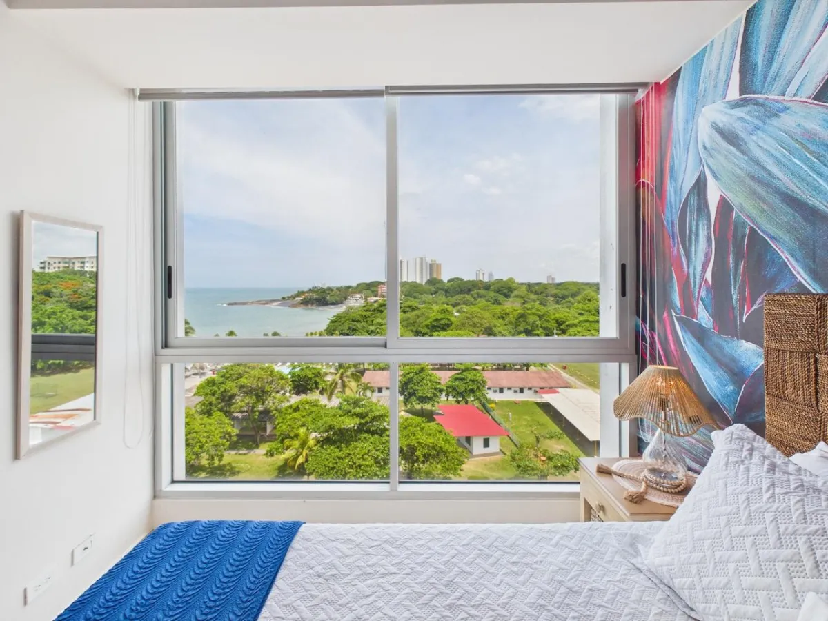 Vibrant 2 Bedroom Condo For Sale in Royal Palm