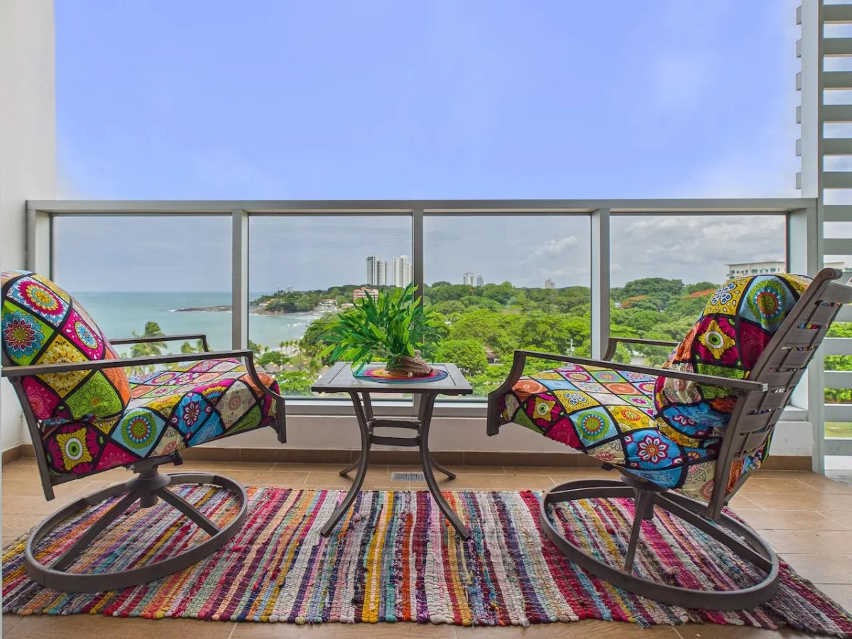 Vibrant 2 Bedroom Condo For Sale in Royal Palm