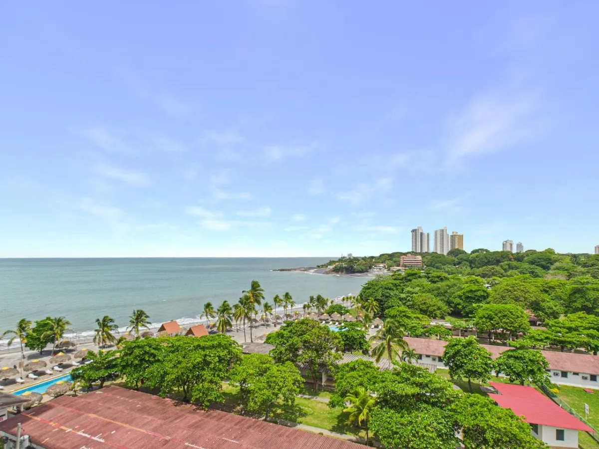 Vibrant 2 Bedroom Condo For Sale in Royal Palm
