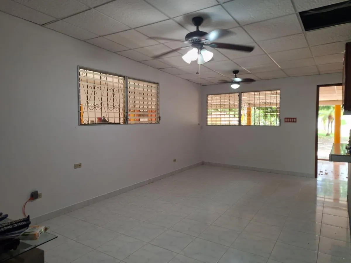 House with pool on the main road of Nueva Gorgona