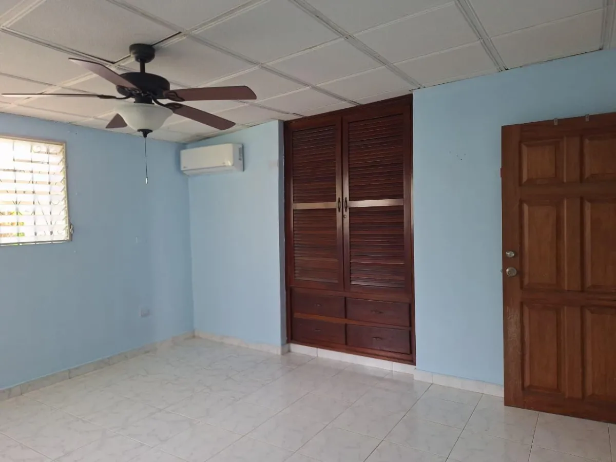 House with pool on the main road of Nueva Gorgona