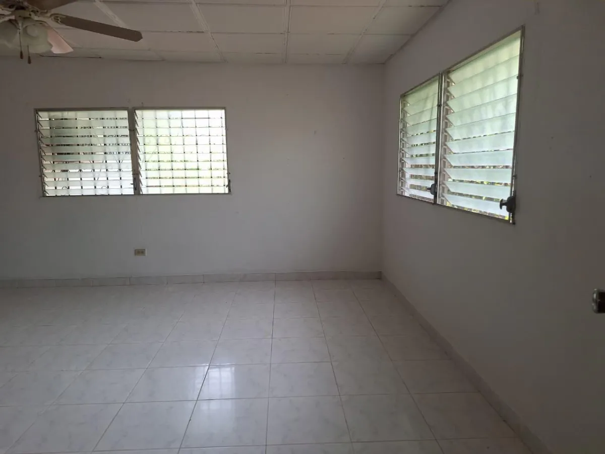 House with pool on the main road of Nueva Gorgona