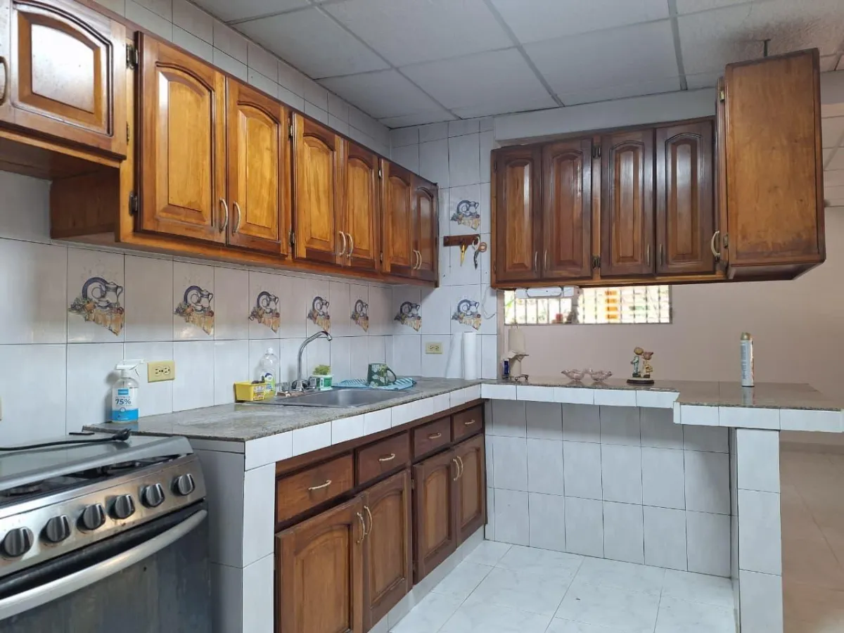 House with pool on the main road of Nueva Gorgona
