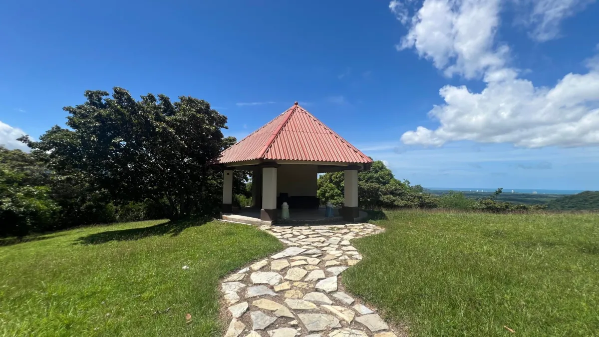 MOUNTAIN VILLA WITH OCEAN VIEW