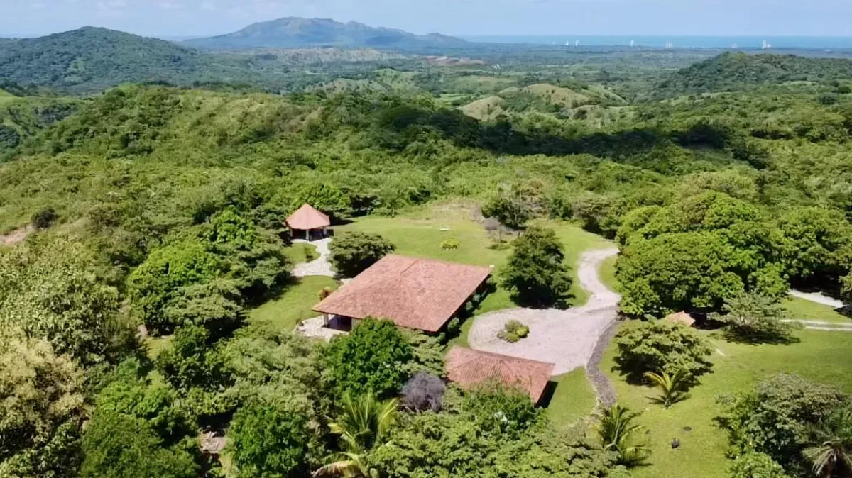 MOUNTAIN VILLA WITH OCEAN VIEW