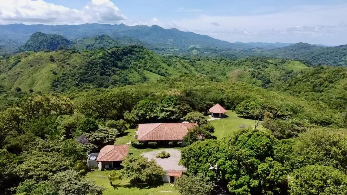 MOUNTAIN VILLA WITH OCEAN VIEW