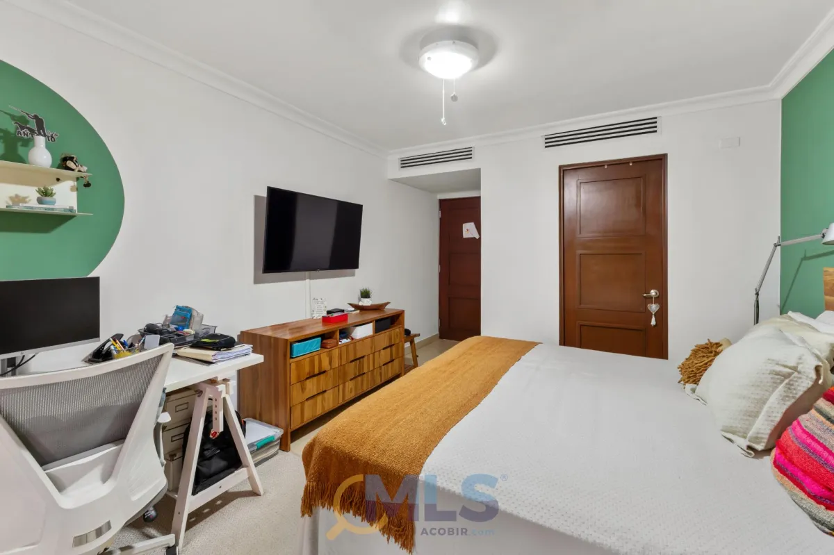 APARTMENT WITH TERRACE IN EMBASSY CLUB COURTYARD