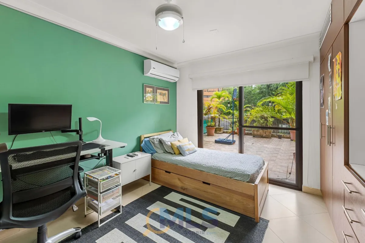 APARTMENT WITH TERRACE IN EMBASSY CLUB COURTYARD