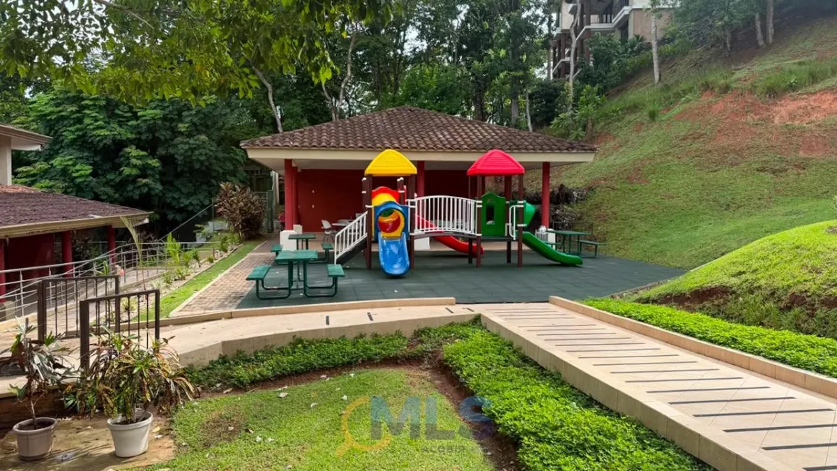 APARTMENT WITH TERRACE IN EMBASSY CLUB COURTYARD