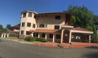 Exclusive Residence for Sale in Albrook
