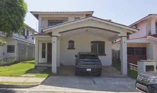 Casa de Dos Niveles en Venta en pH Spring Hills Costa Verde La Chorrera