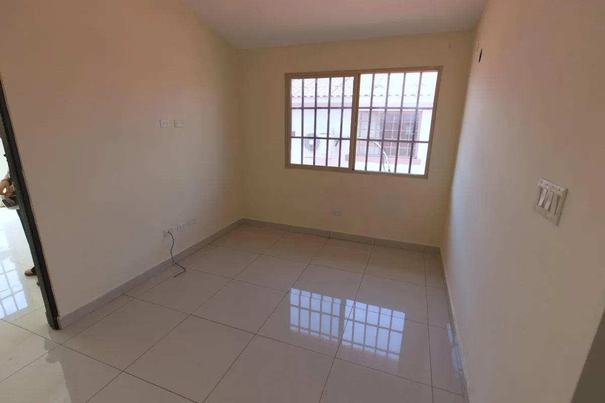 Two-story house for sale in Costa Verde