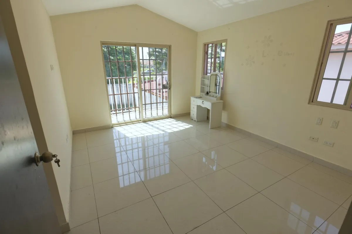 Two-story house for sale in Costa Verde