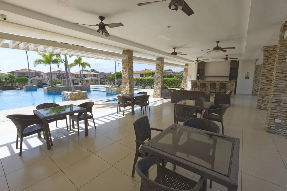 Two-story house for sale in Costa Verde