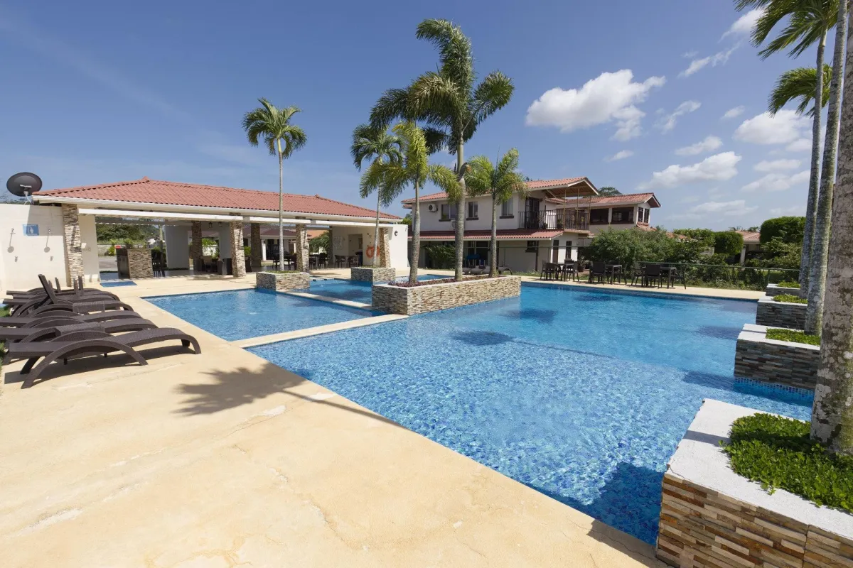 Two-story house for sale in Costa Verde
