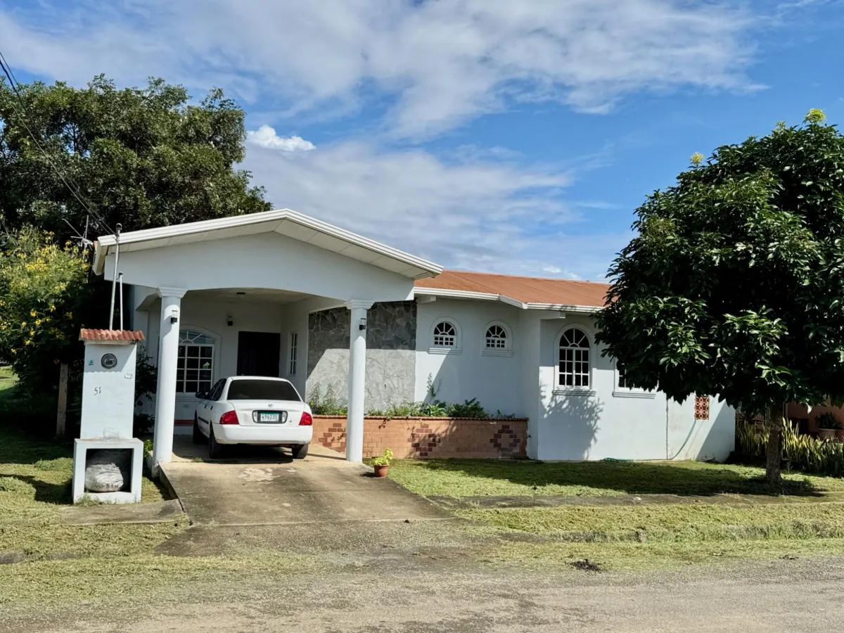 HOUSE FOR SALE ON BOULEVARD DE LAS TABLAS