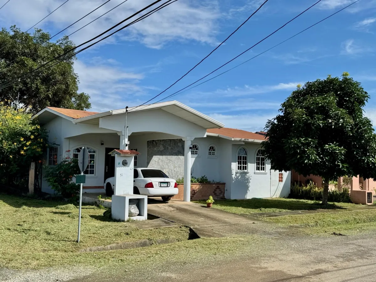 HOUSE FOR SALE ON BOULEVARD DE LAS TABLAS