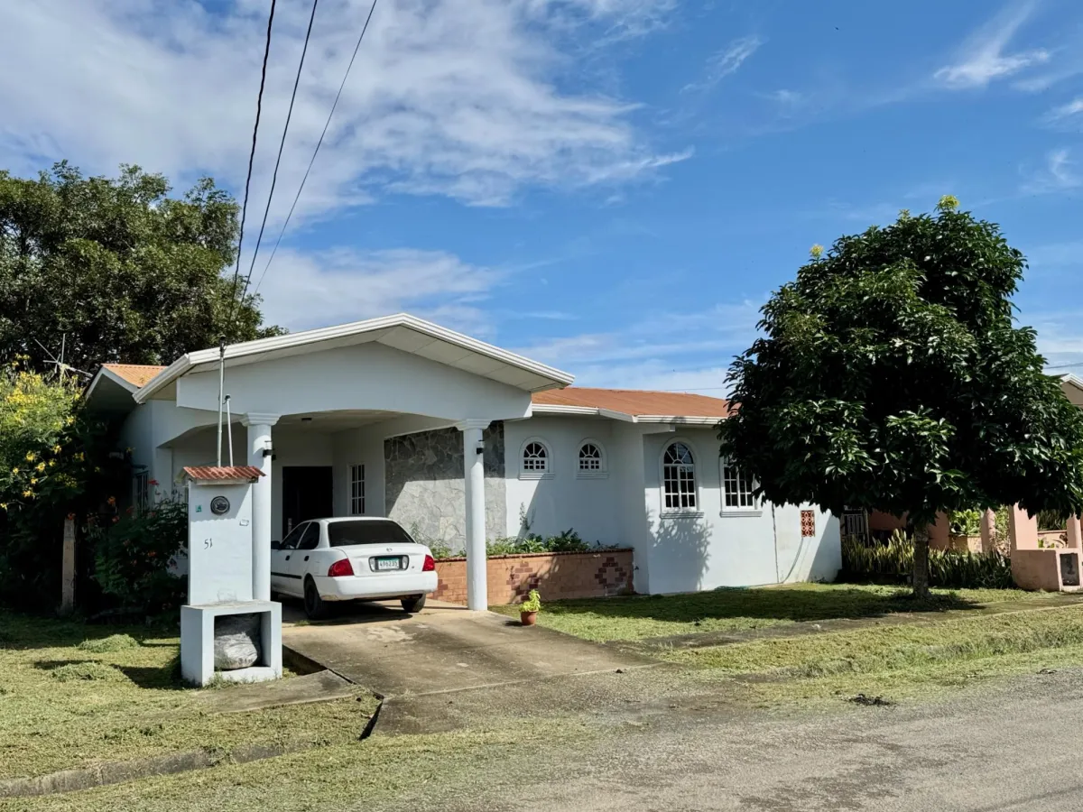 HOUSE FOR SALE ON BOULEVARD DE LAS TABLAS