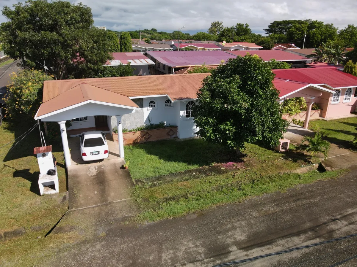 HOUSE FOR SALE ON BOULEVARD DE LAS TABLAS