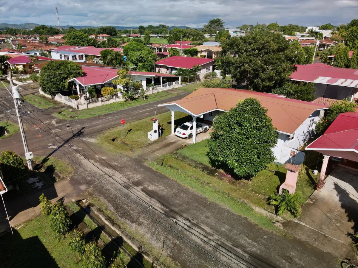 HOUSE FOR SALE ON BOULEVARD DE LAS TABLAS