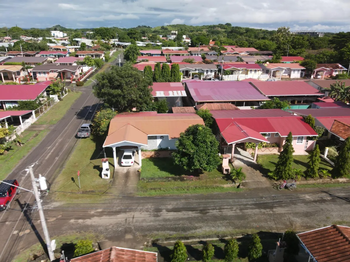HOUSE FOR SALE ON BOULEVARD DE LAS TABLAS