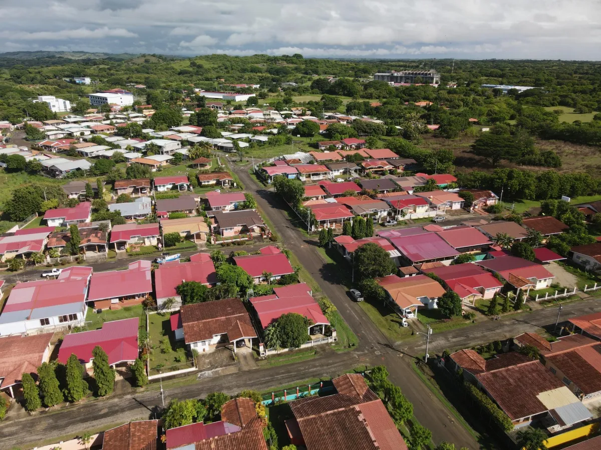 HOUSE FOR SALE ON BOULEVARD DE LAS TABLAS