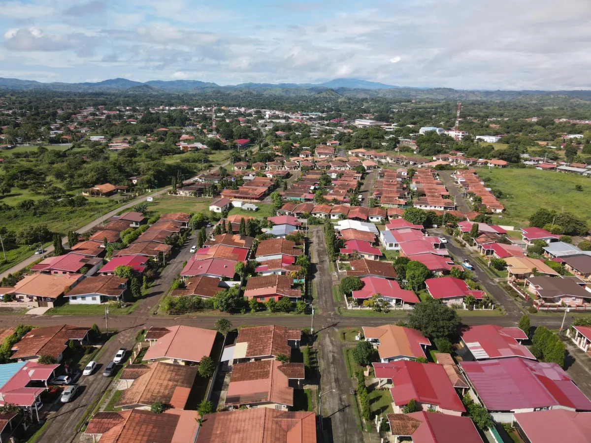 HOUSE FOR SALE ON BOULEVARD DE LAS TABLAS