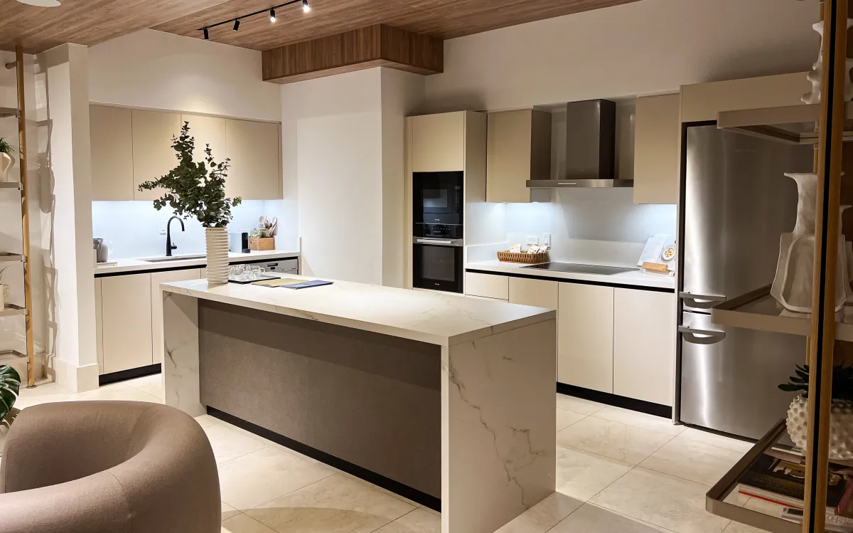 Spectacular Two-Level Apartment in Oceana: Exclusive Luxury and Spaciousness