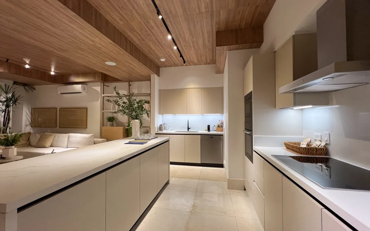 Spectacular Two-Level Apartment in Oceana: Exclusive Luxury and Spaciousness