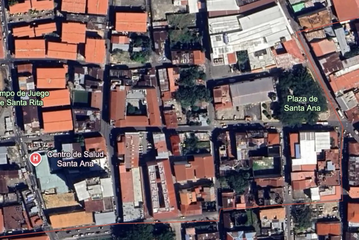 Edificio para restaurar en Santa Ana. (Casa Carolina)