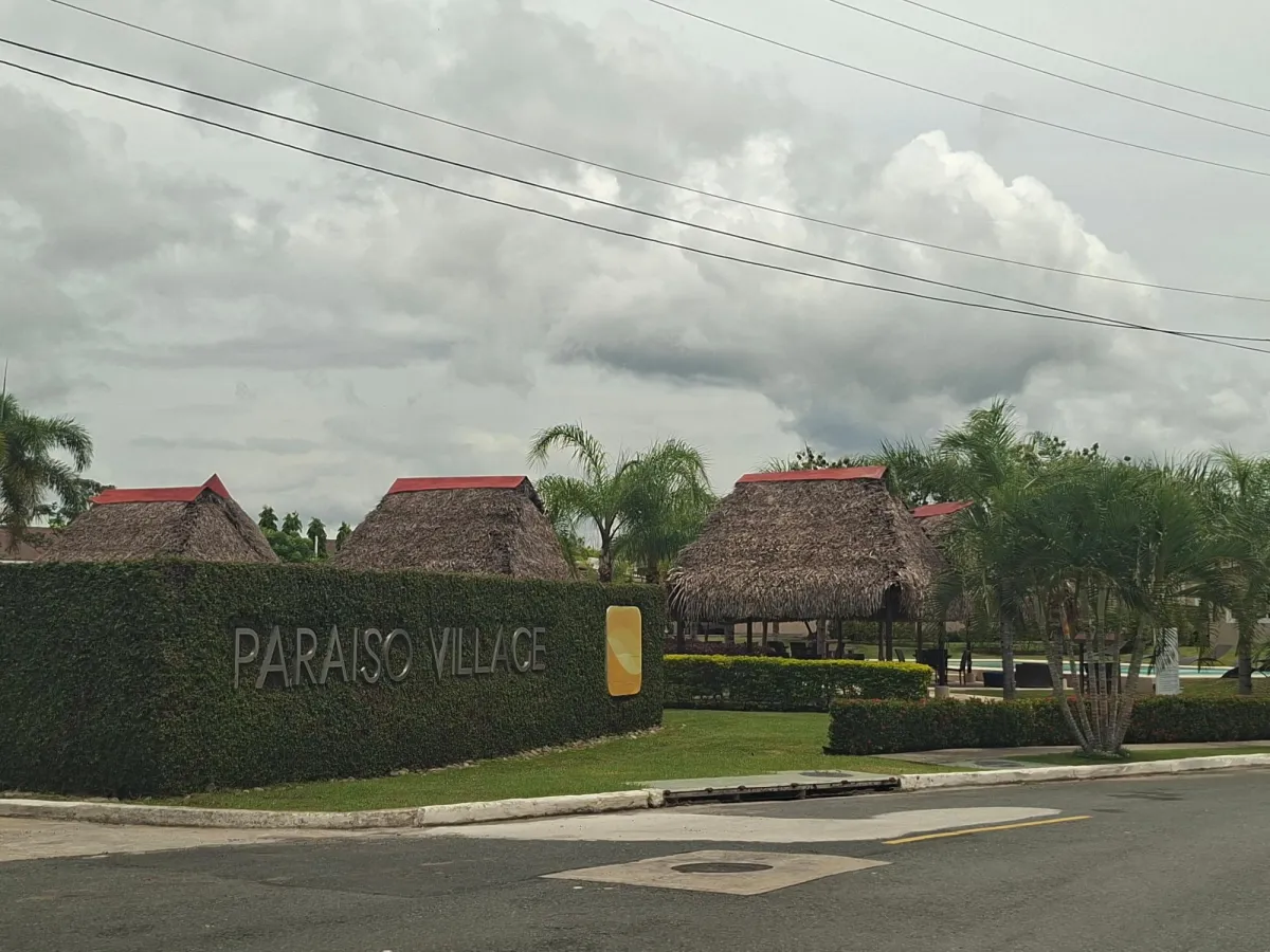 HOUSE FOR SALE [BEHIND COMPLETE SOCIAL AREA]