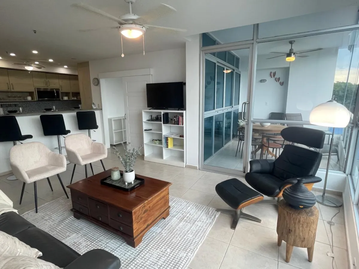 Apartamento de 2 habitaciones en PH Coronado Bay lado del amanecer