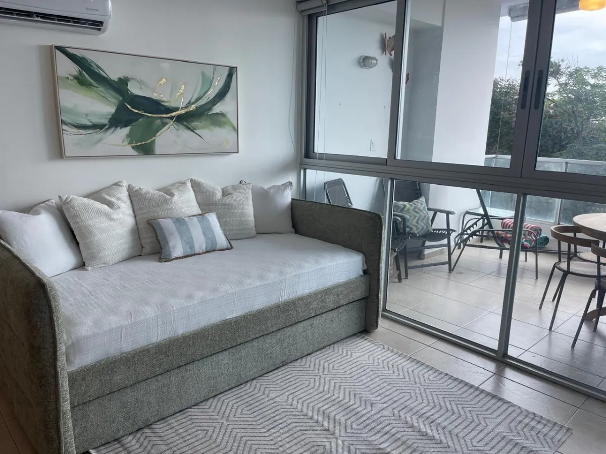 Apartamento de 2 habitaciones en PH Coronado Bay lado del amanecer