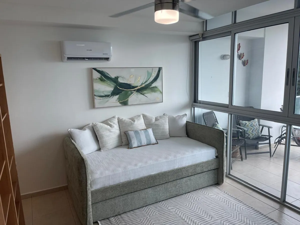 Apartamento de 2 habitaciones en PH Coronado Bay lado del amanecer