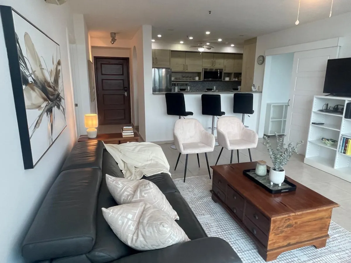 Apartamento de 2 habitaciones en PH Coronado Bay lado del amanecer