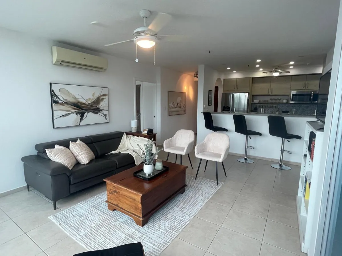 Apartamento de 2 habitaciones en PH Coronado Bay lado del amanecer