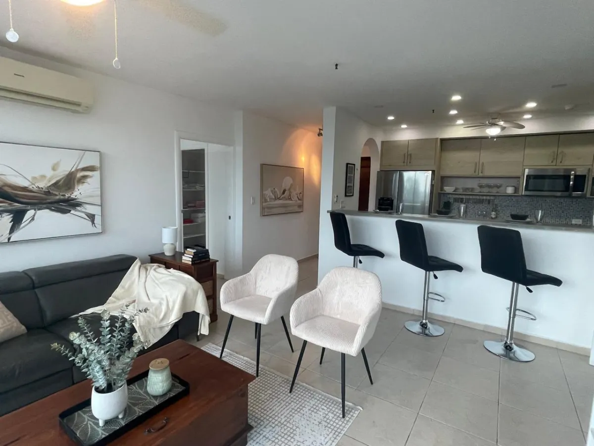Apartamento de 2 habitaciones en PH Coronado Bay lado del amanecer
