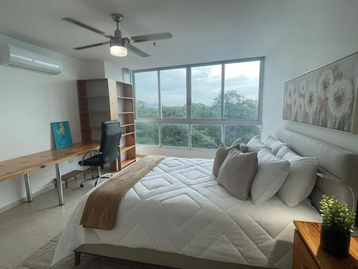 Apartamento de 2 habitaciones en PH Coronado Bay lado del amanecer